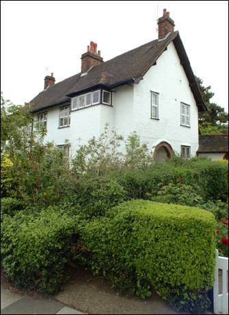 136 Hampstead Way
